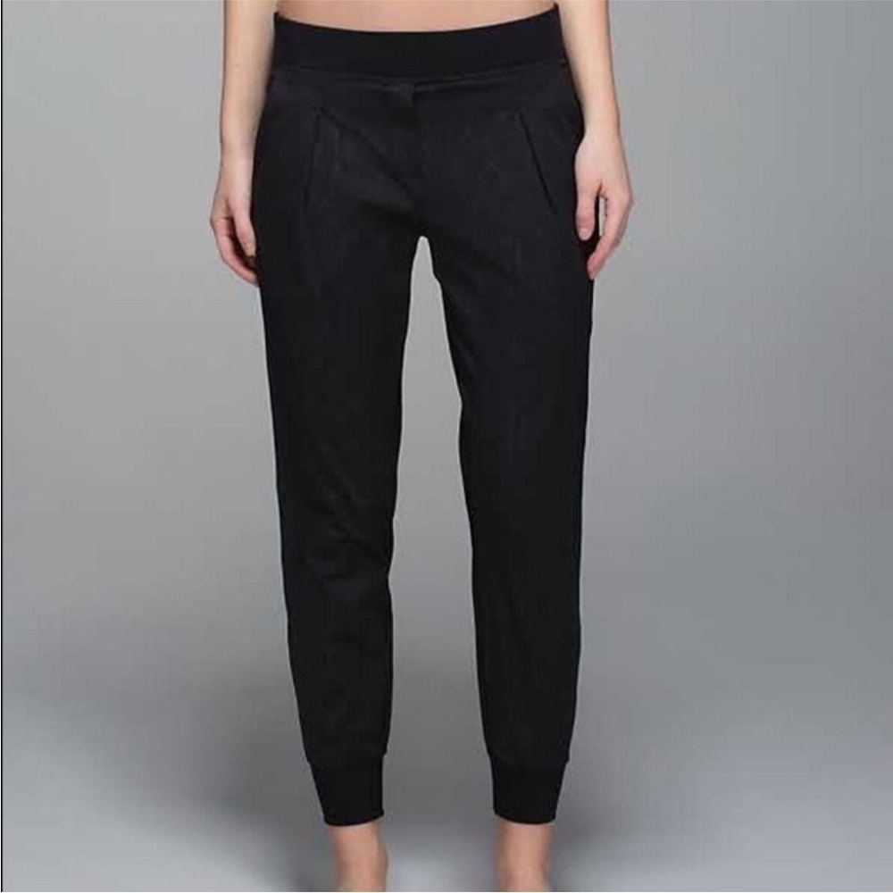 Lululemon Black Party Pant Jogger Snake Print Fits Size 6